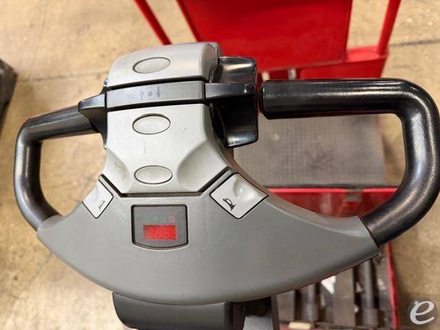2013 Raymond 8610