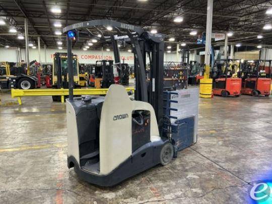 2023 Crown RC5735-35