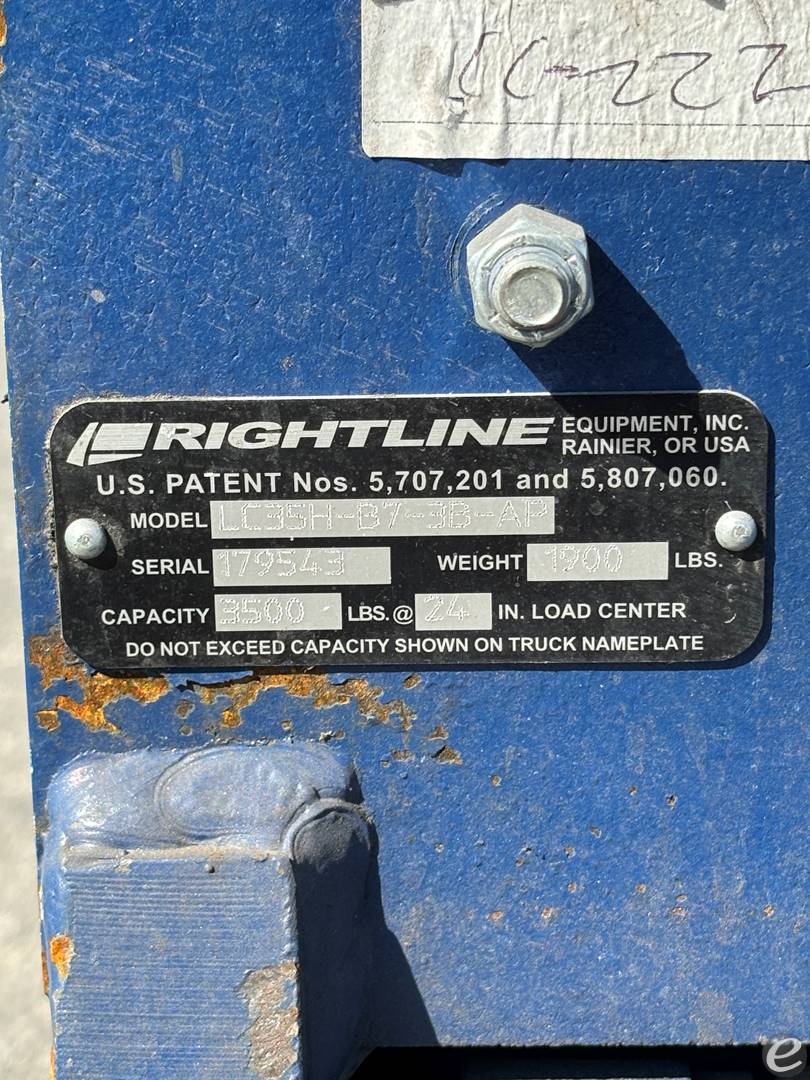 2017 Rightline LC35H-B7-3B-AP