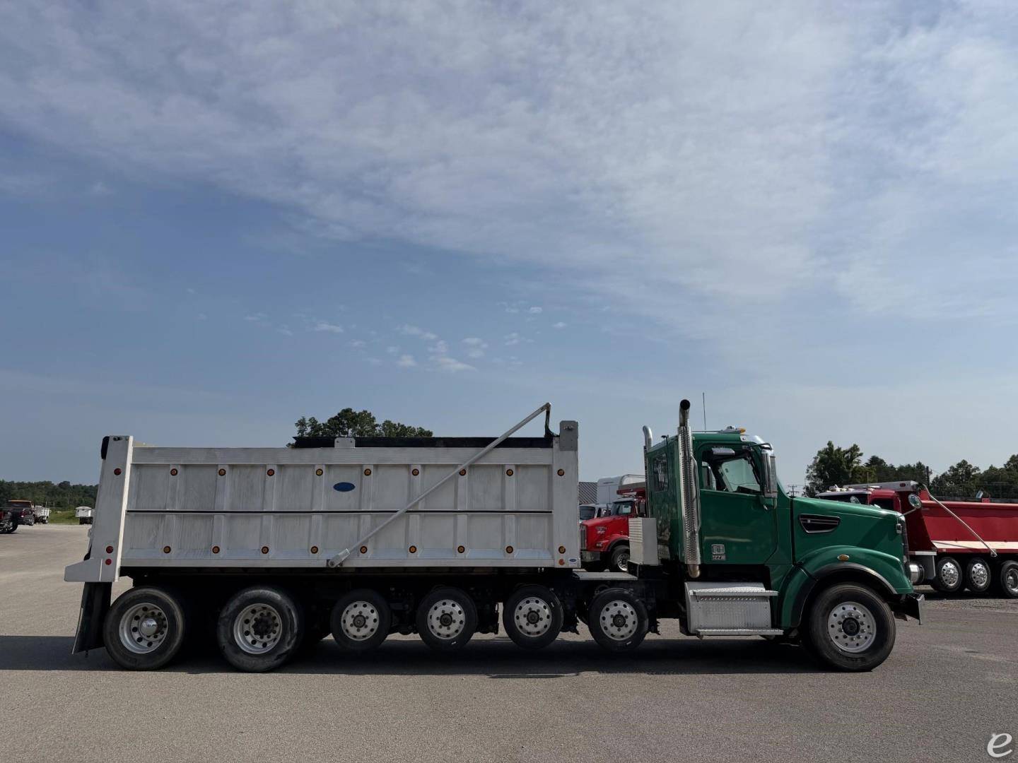 2023 Freightliner 122SD