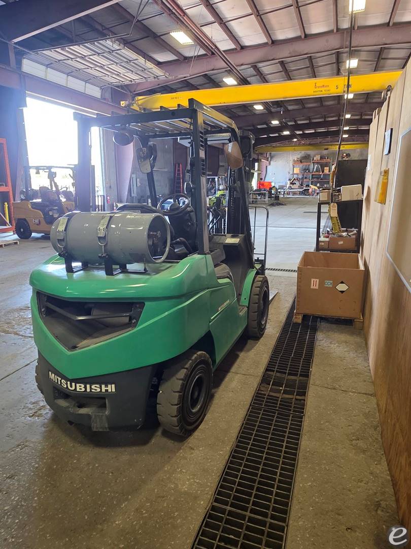 2019 Mitsubishi FG30N5