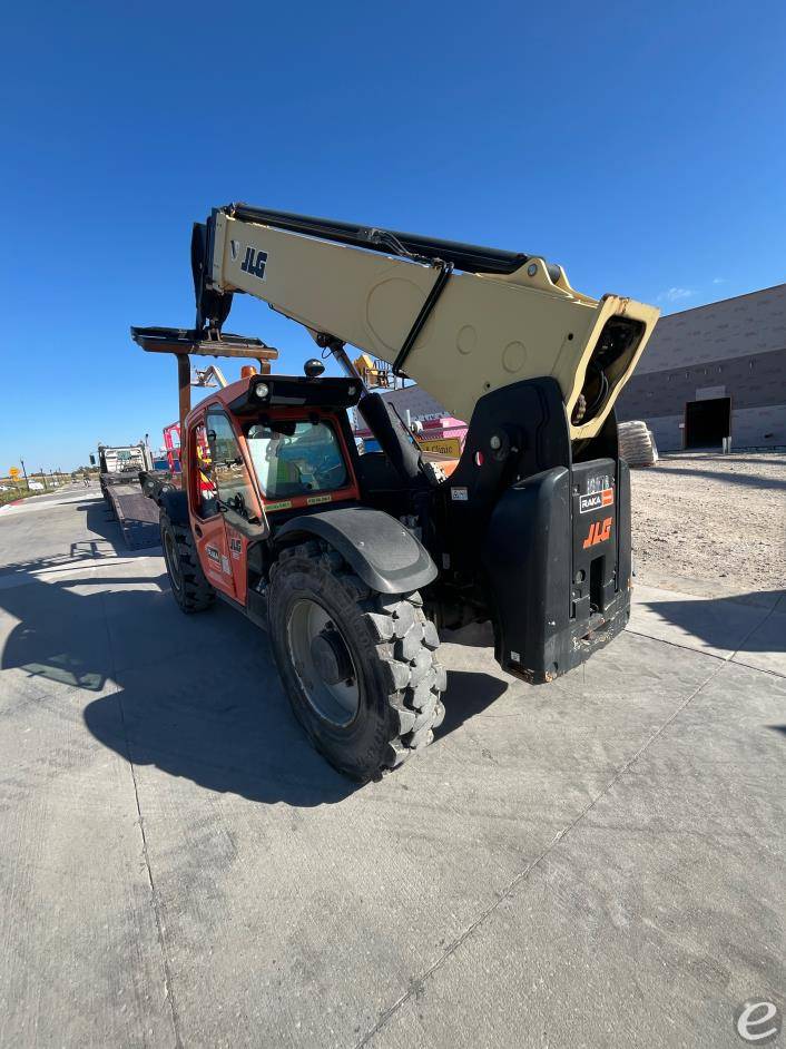 2018 JLG 1255