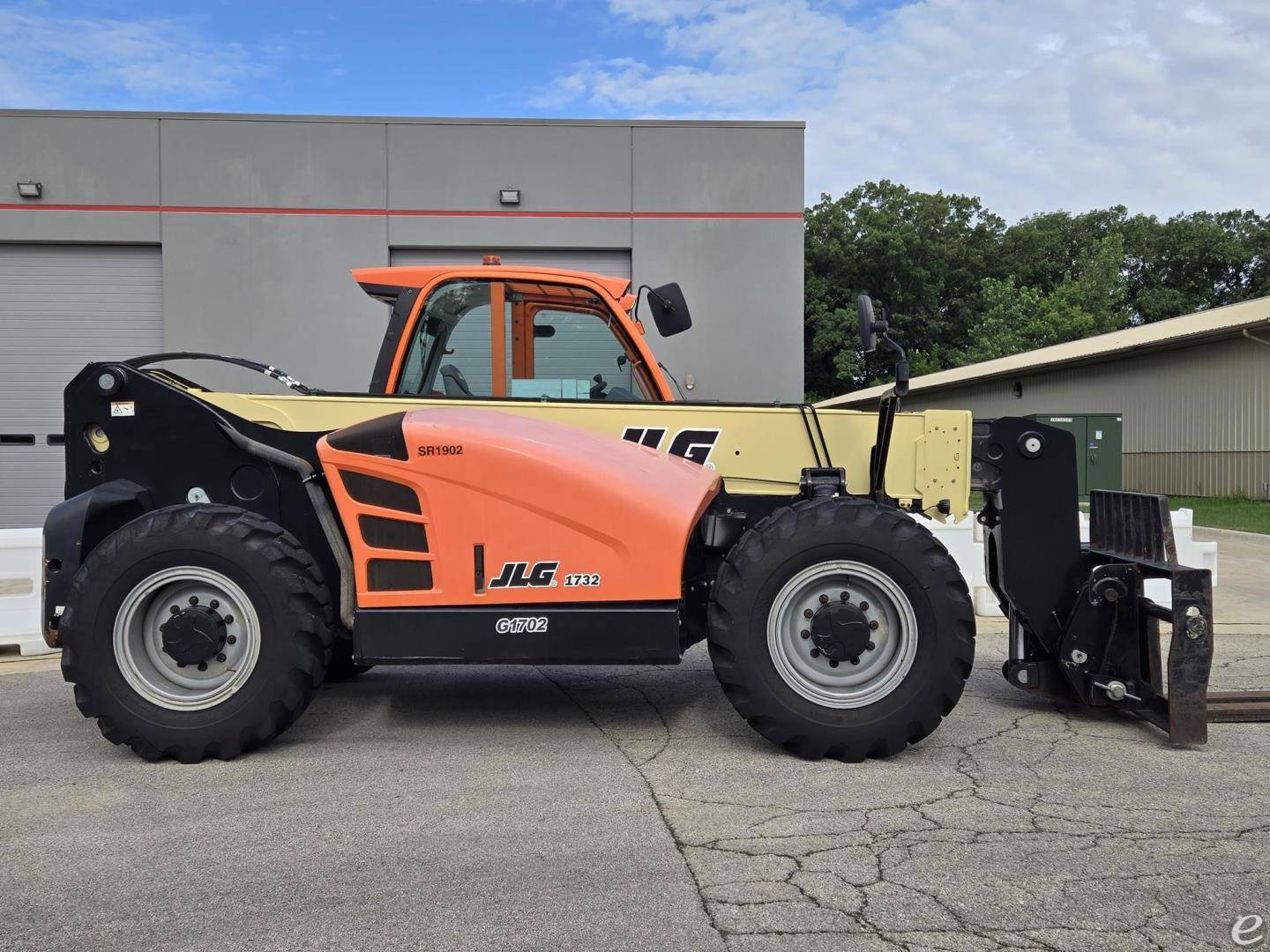 2021 JLG 1732