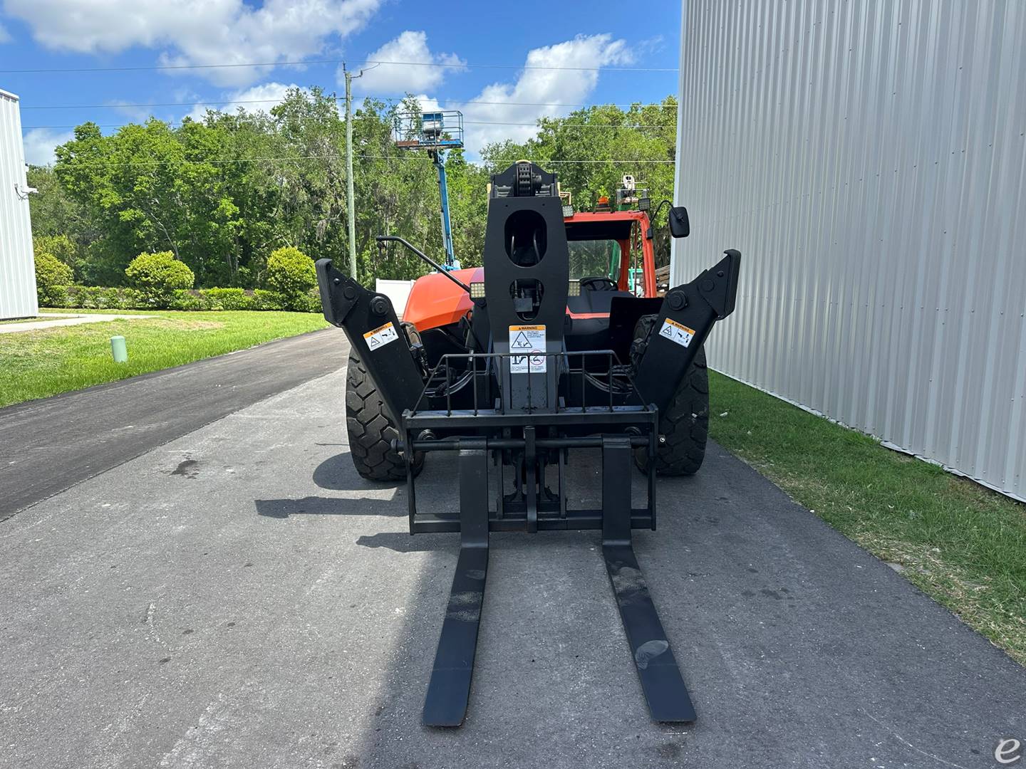 2016 JLG 1255