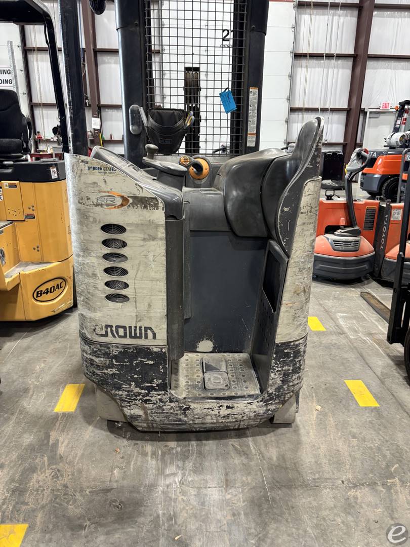 2003 Crown RR5220-35