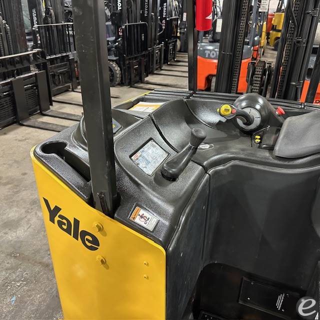 2022 Yale ESC040AD