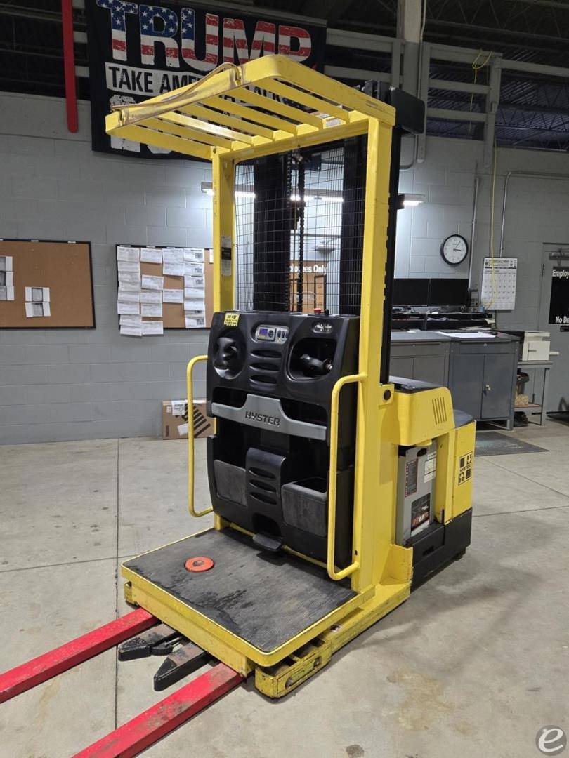 2015 Hyster R30XMS3 Electric Order Picker - 123Forklift