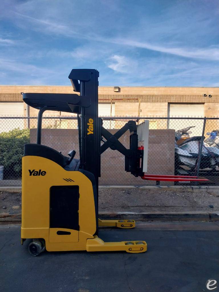 2010 Yale NR035E