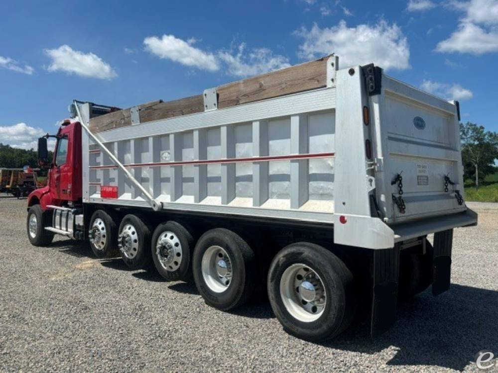 2017 Volvo VHD64F200