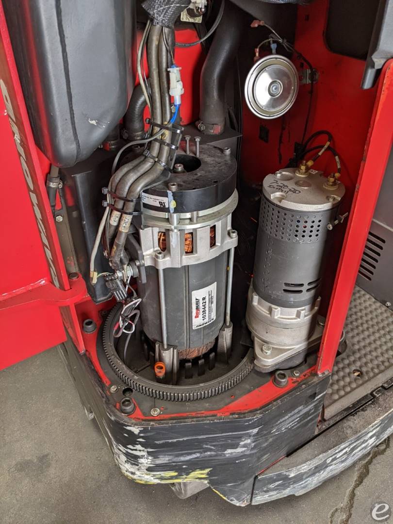 2010 Raymond 740 DR32TT