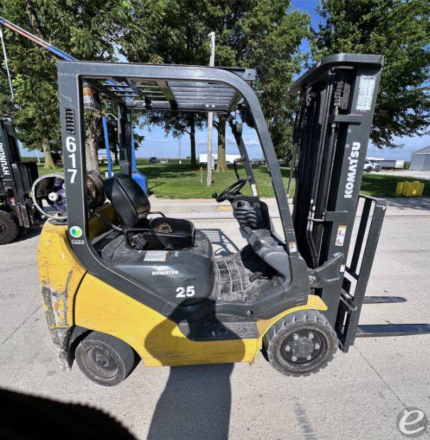 2016 Komatsu FG25ST-16