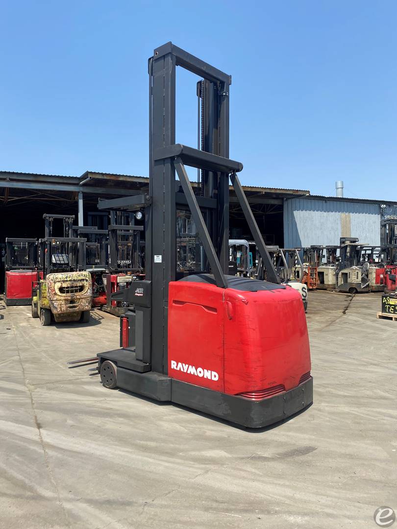 2009 Raymond 960-CSR30T Electric Man Up Swing Reach Turret         Forklift - 123Forklift