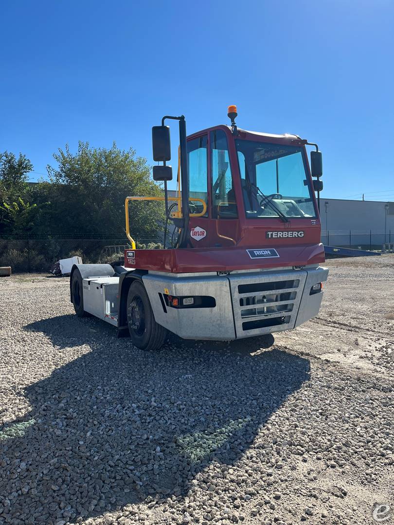 2025 Terberg YT223