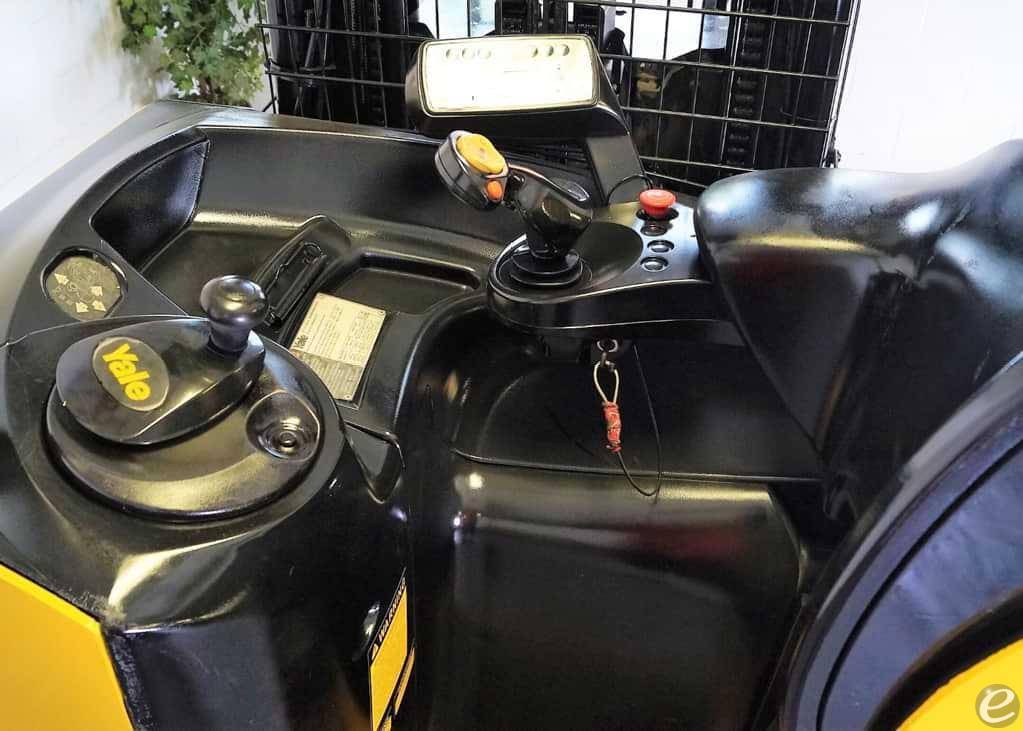 2017 Yale NR035EB Electric Reach Truck - 123Forklift