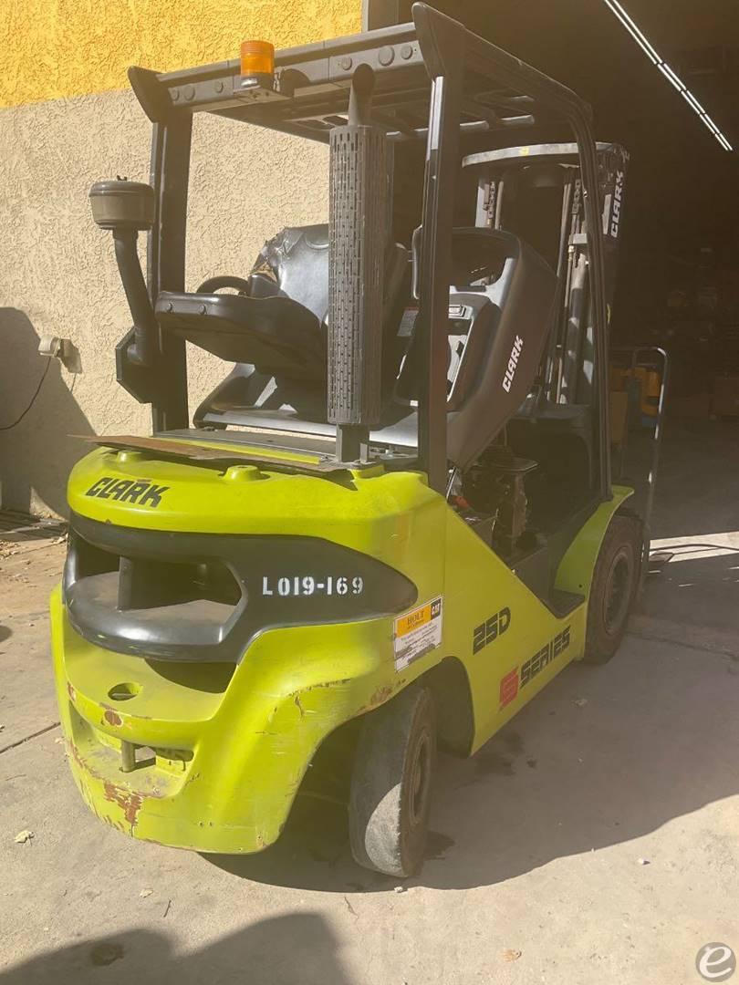 2019 Clark S25D