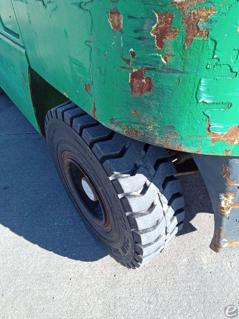 2012 Mitsubishi FG30N