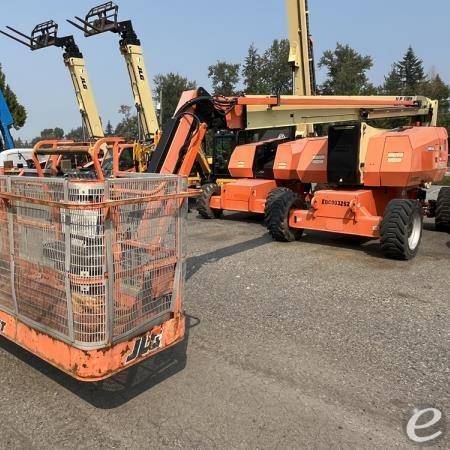 2017 JLG 800AJ