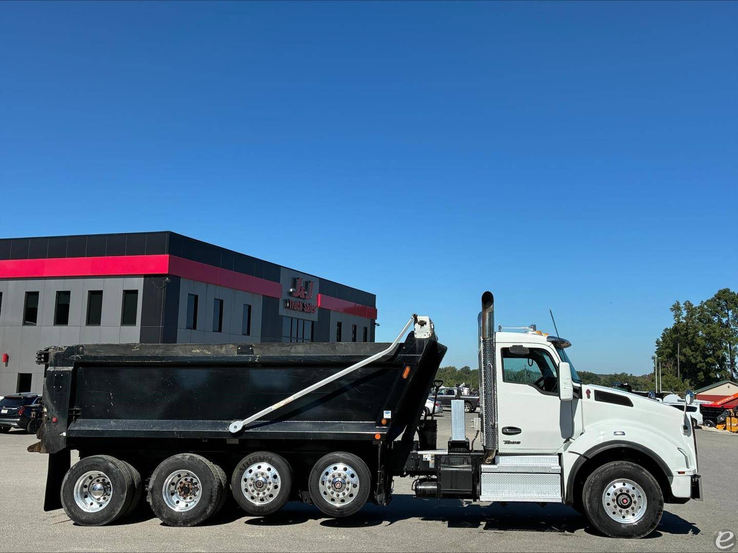 2023 Kenworth T880
