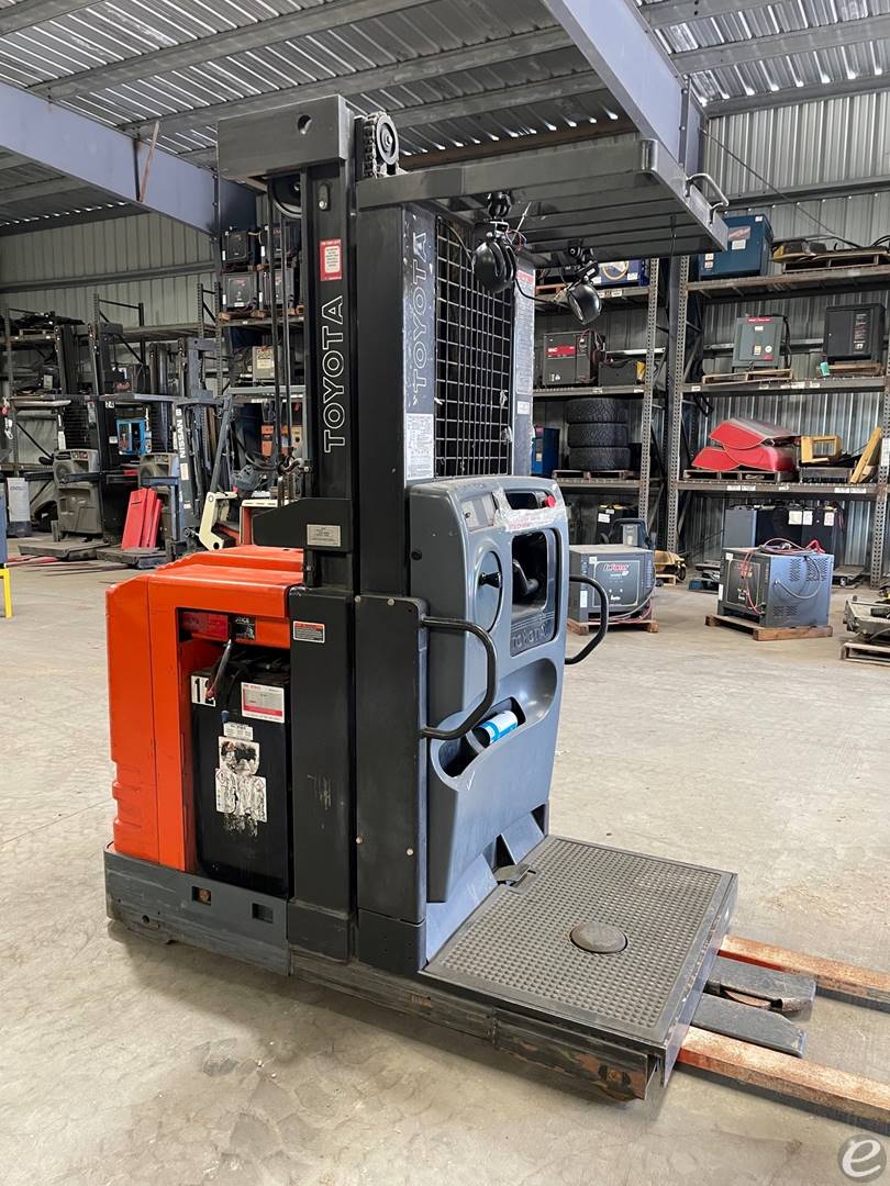 2016 Toyota 7BPUE15 Electric Order Picker - 123Forklift