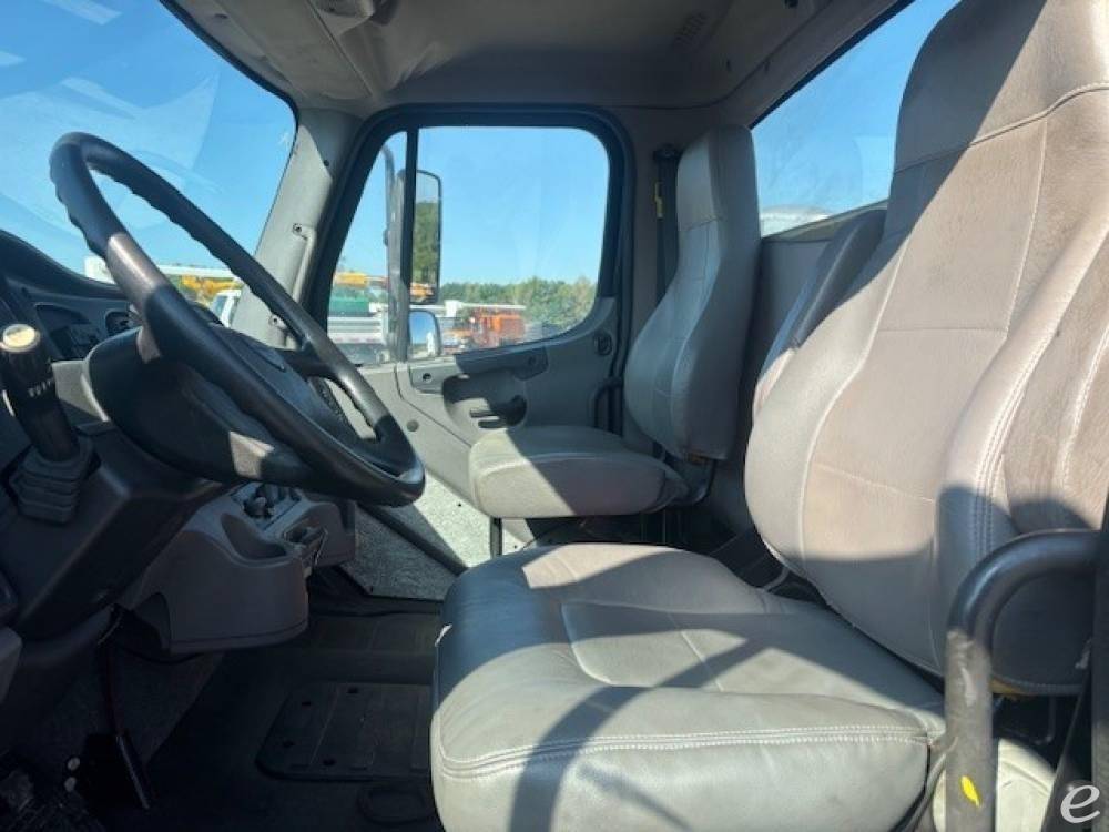2017 Freightliner BUSINESS CLASS M2 106