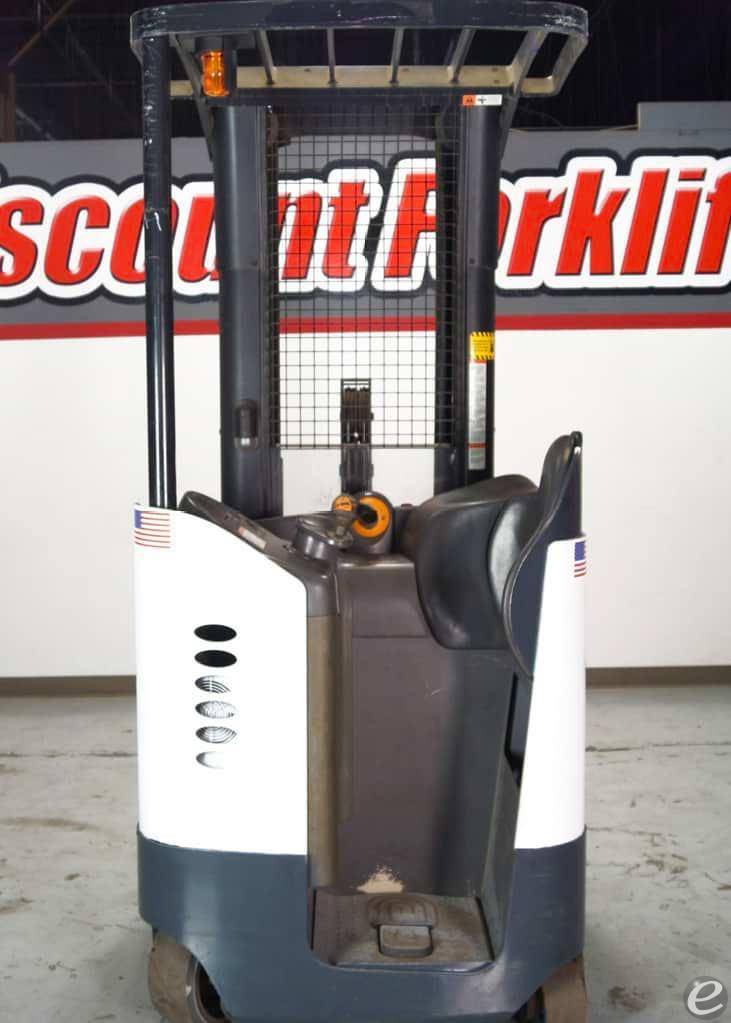2001 Crown RR 5220-45 Electric Reach Truck - 123Forklift
