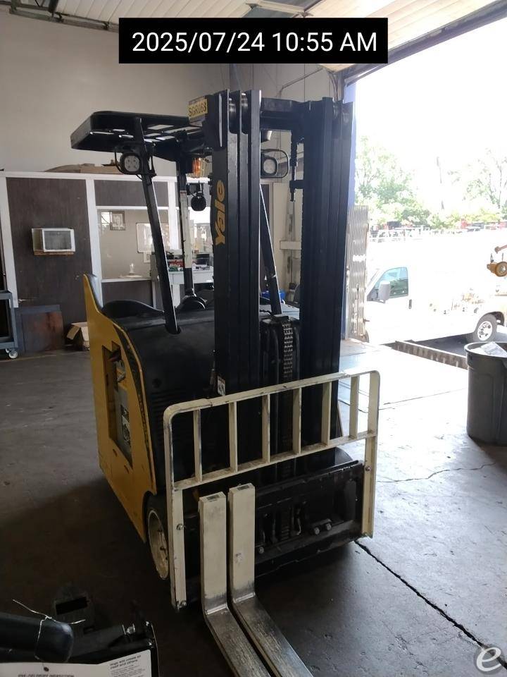 2017 Yale ESC040AD