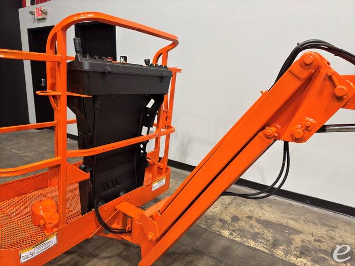 2013 JLG E450AJ