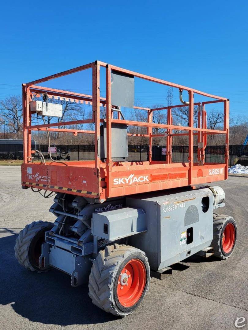 2014 Skyjack SJ6826RT Dual Fuel Scissor Lift - 123Forklift