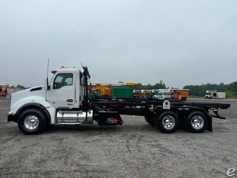 2024 Kenworth T880