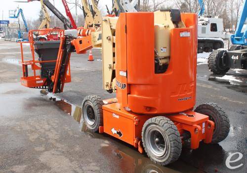 2020 JLG E300AJP