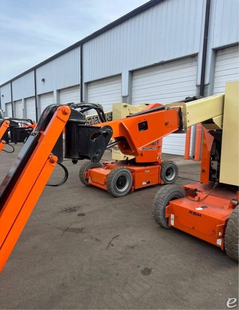 2015 JLG E300AJP