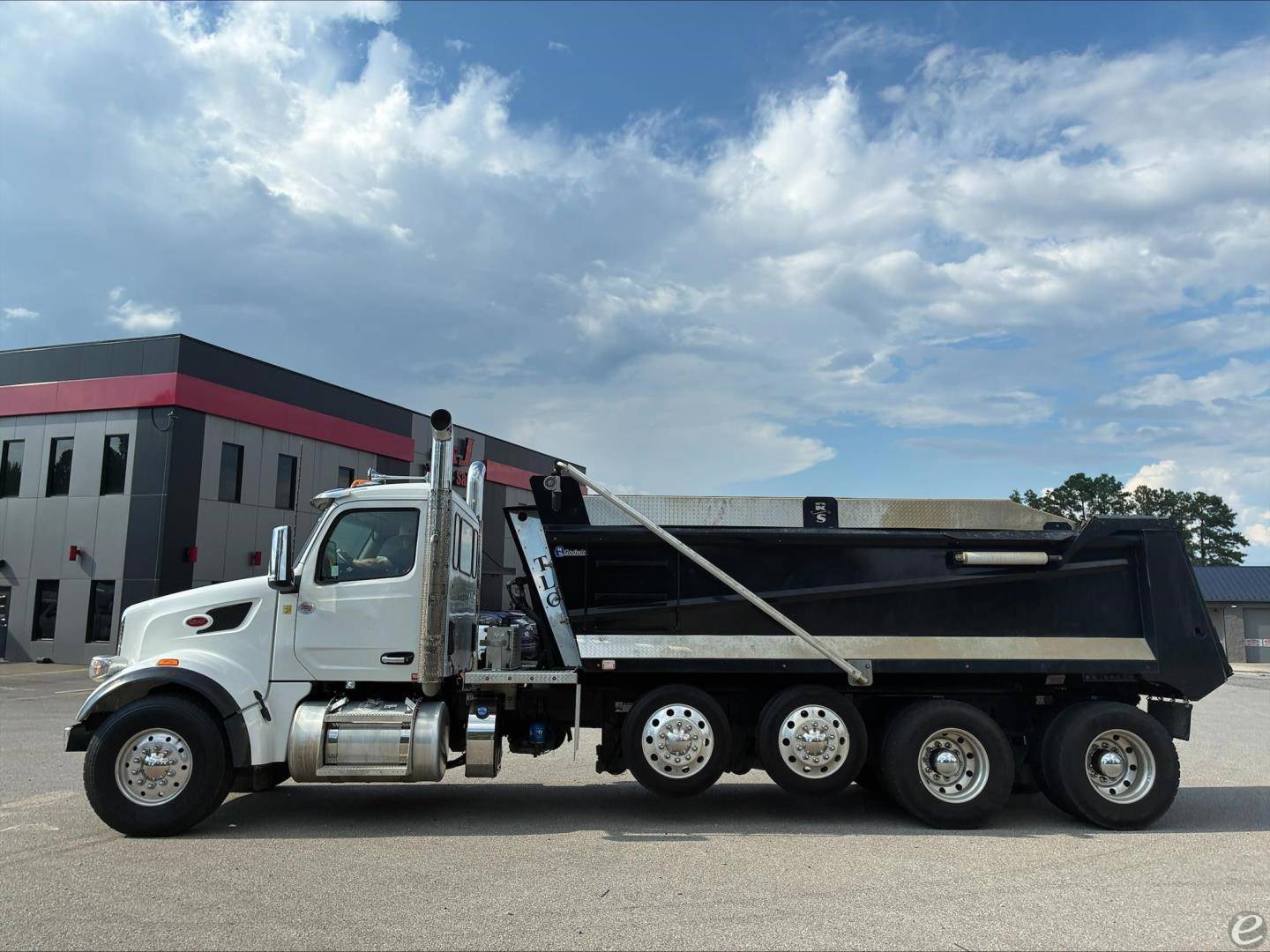 2025 Peterbilt 567