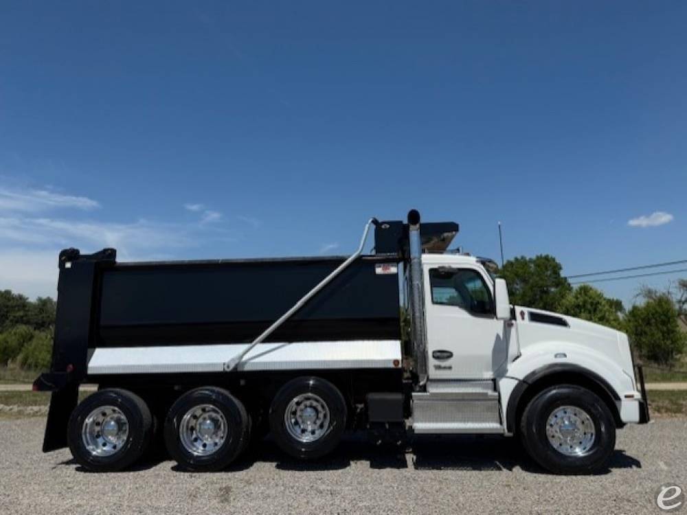 2025 Kenworth T880
