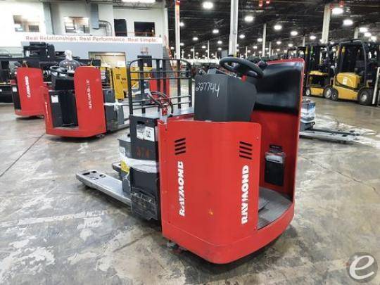 2019 Raymond 8900