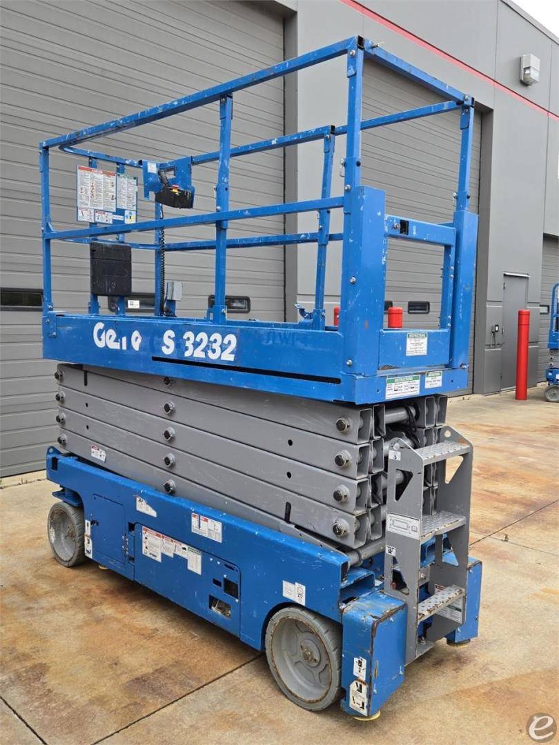 2016 Genie GS3232 Electric Scissor Lift - 123Forklift