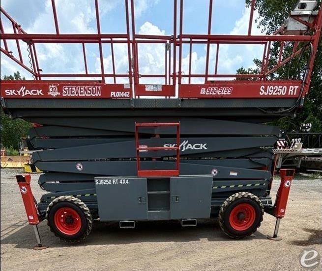 2015 Skyjack SJ9250RT