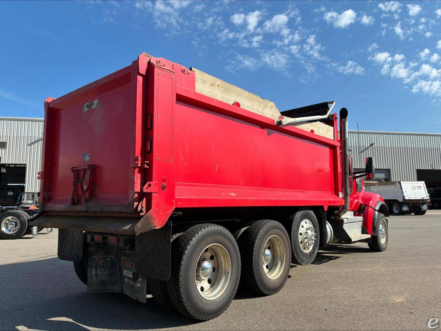 2023 Kenworth W990