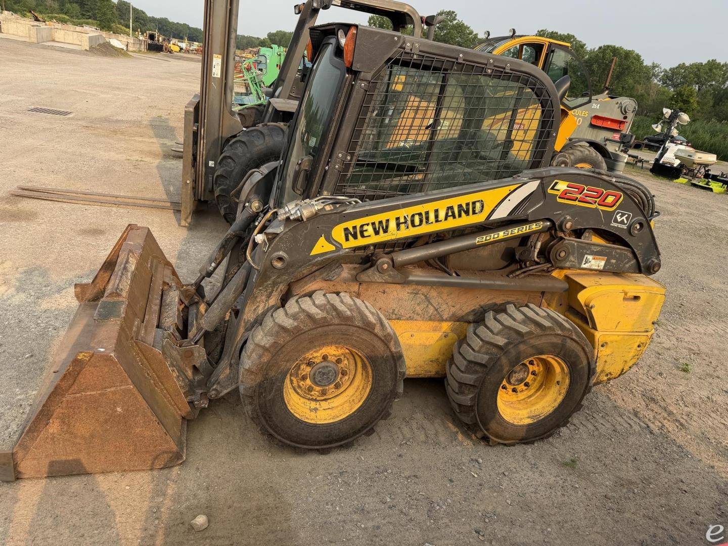 2015 New Holland L220