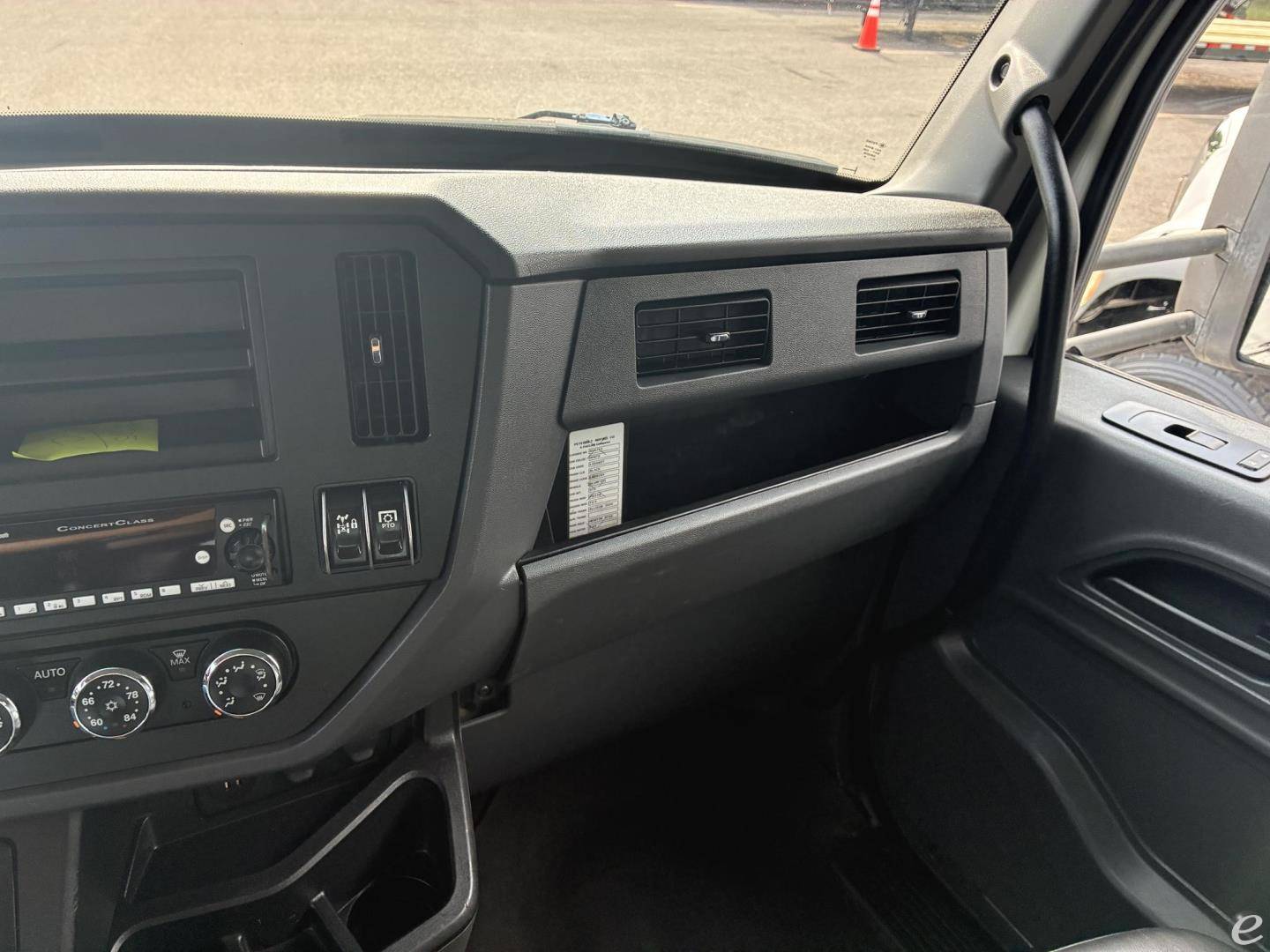 2023 Peterbilt 548