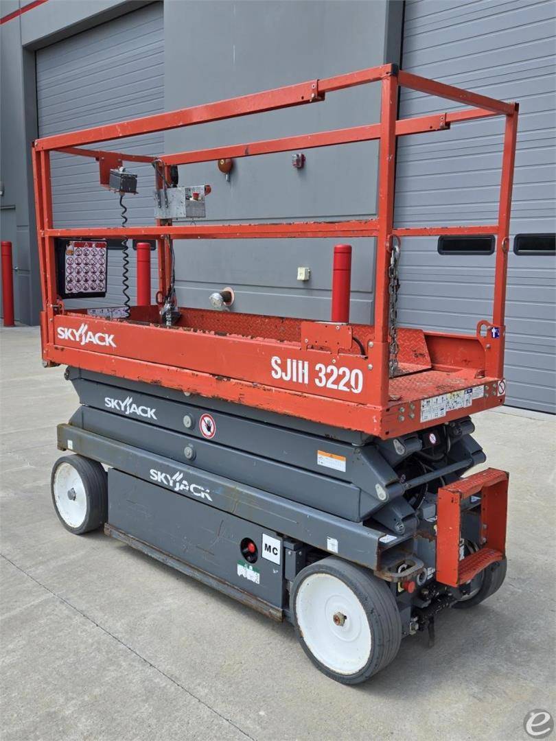 2018 Skyjack SJIII3220 Electric Scissor Lift - 123Forklift