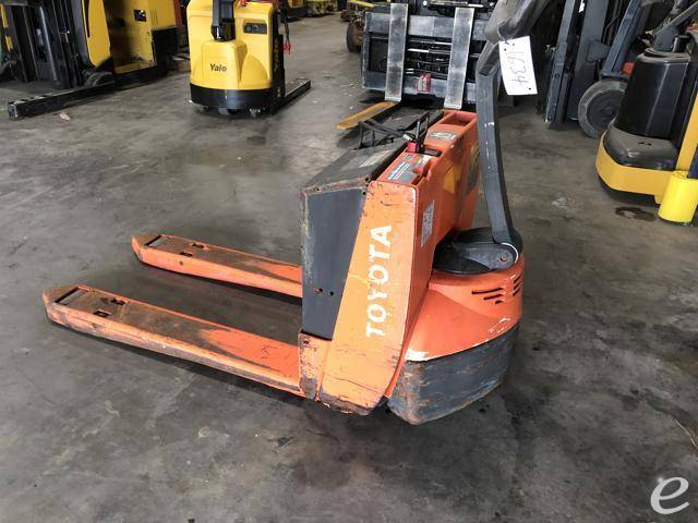 2004 Toyota 7HBW23