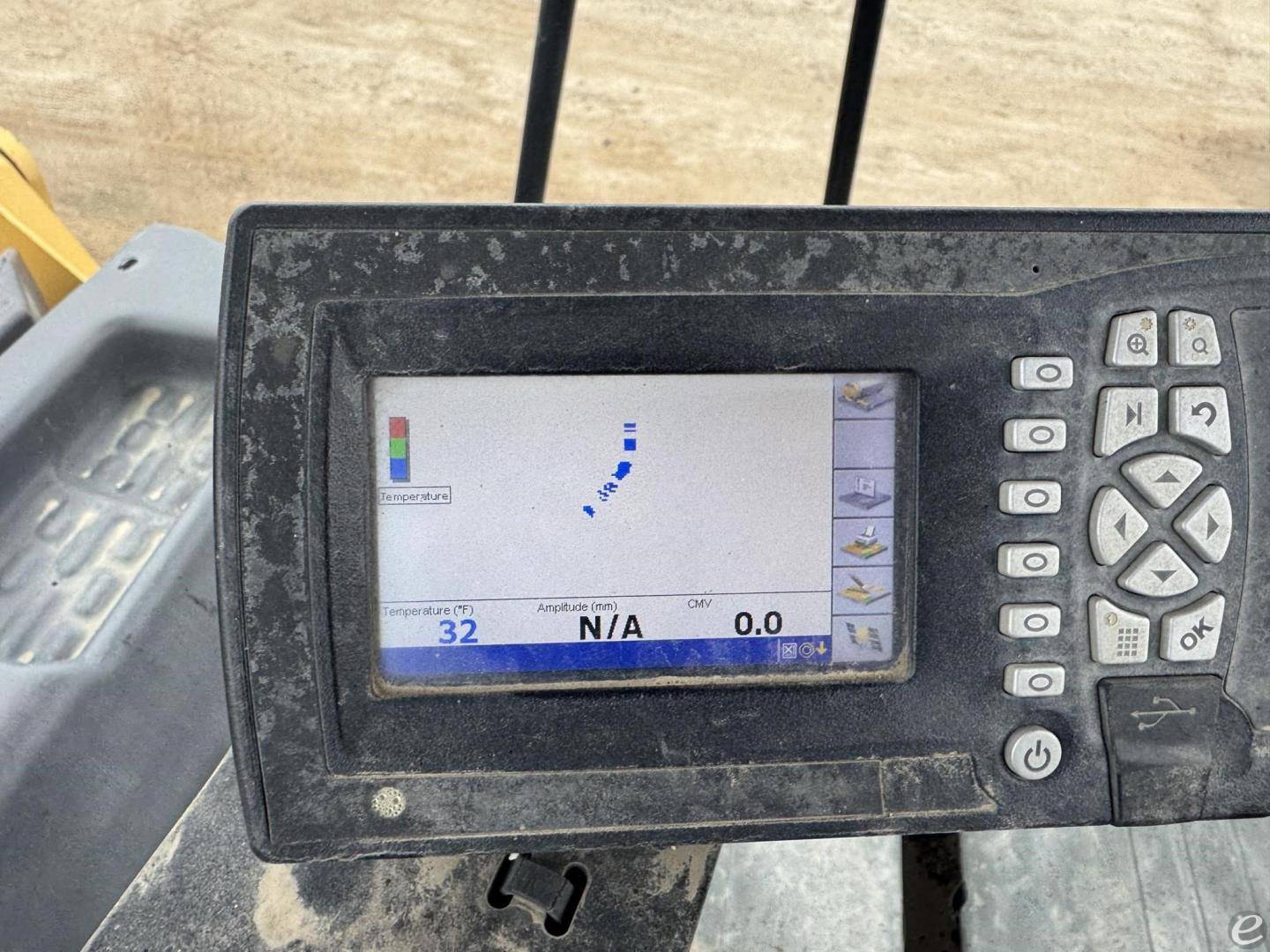 2013 Cat CB54B
