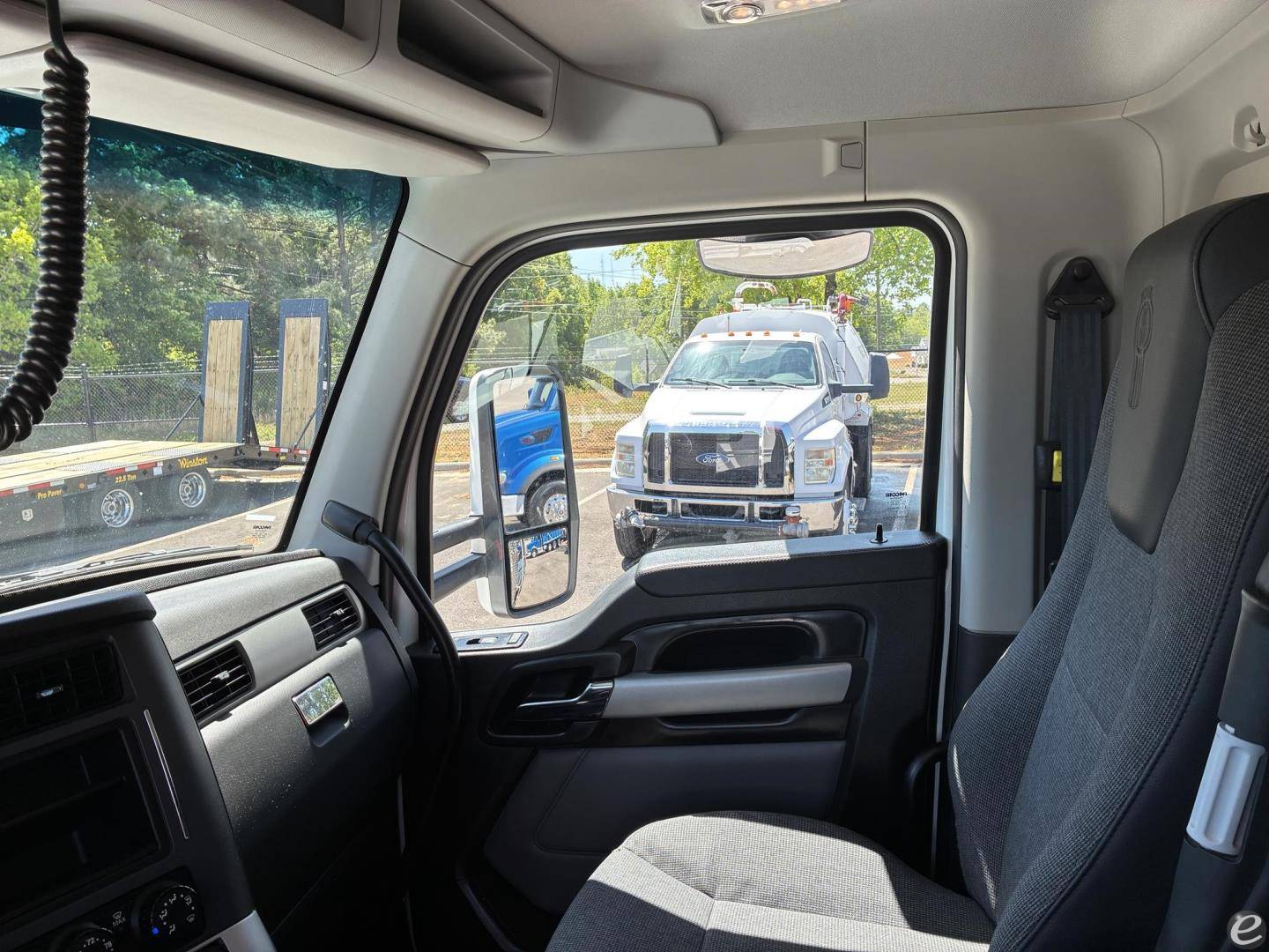 2025 Kenworth T880