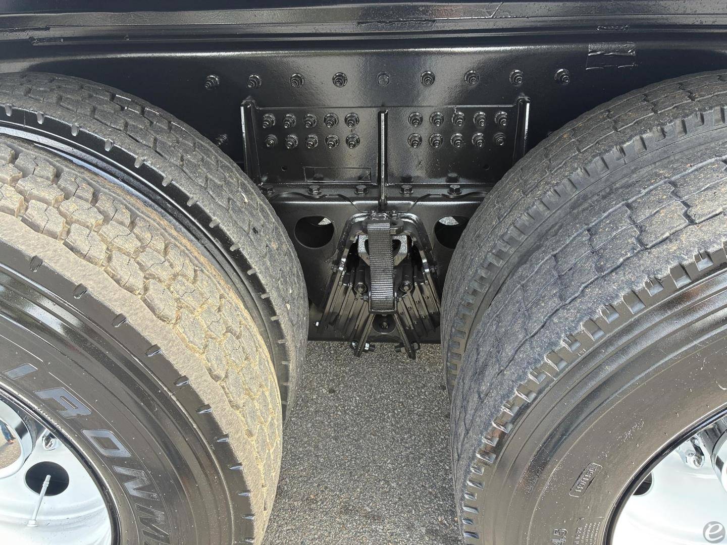 2023 Peterbilt 548