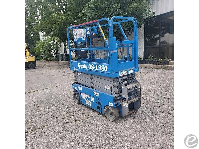 2012 Genie GS-1930 Electric Scissor...