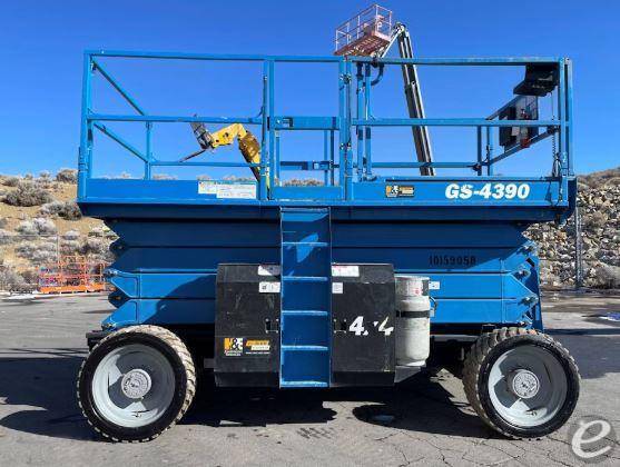 2015 Genie GS-4390 Dual Fuel Scisso...