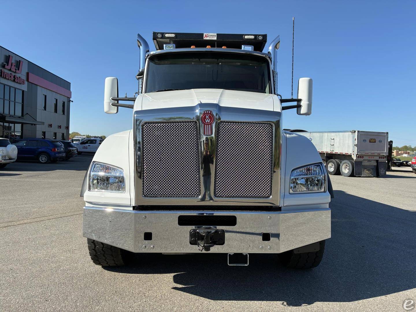 2025 Kenworth T880