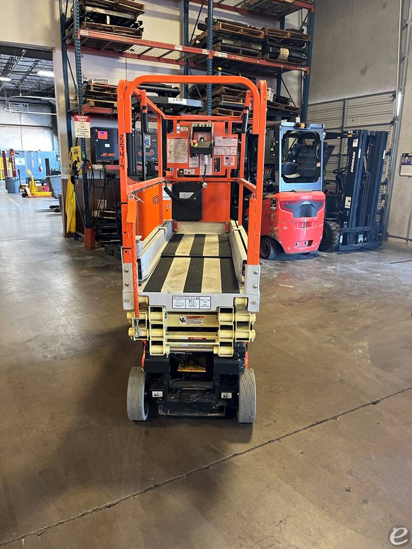 2014 JLG 1930ES