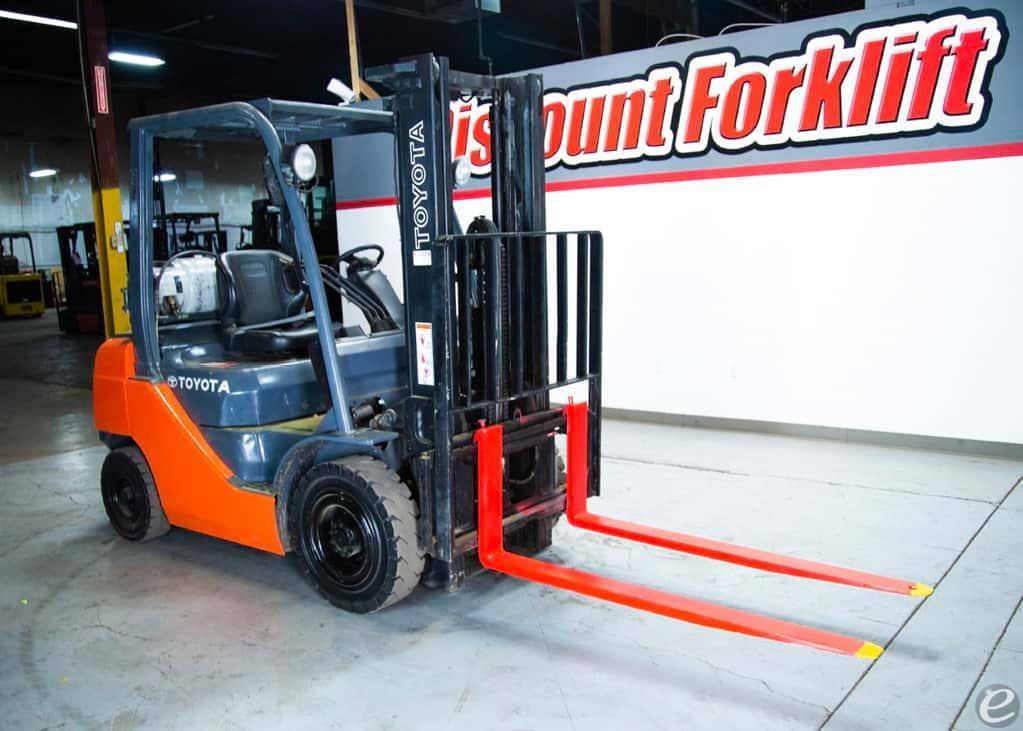 2014 Toyota 8FGU25 Pneumatic Tire Forklift - 123Forklift