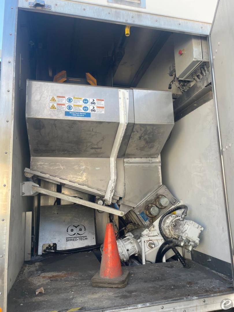 2017 Freightliner BUSINESS CLASS M2 106